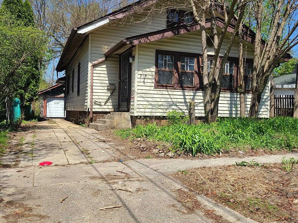 1st image of 918 21st Ave