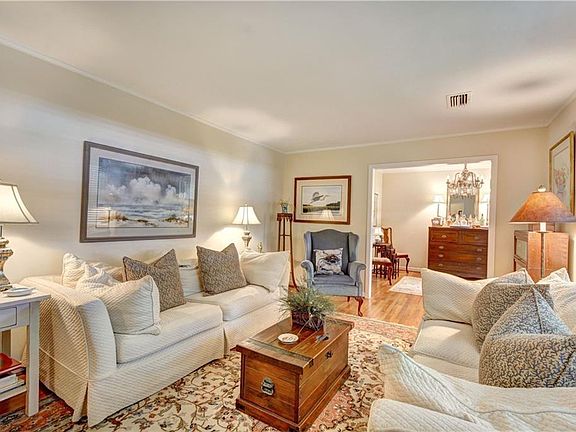 3rd image of 139 Meadows Dr