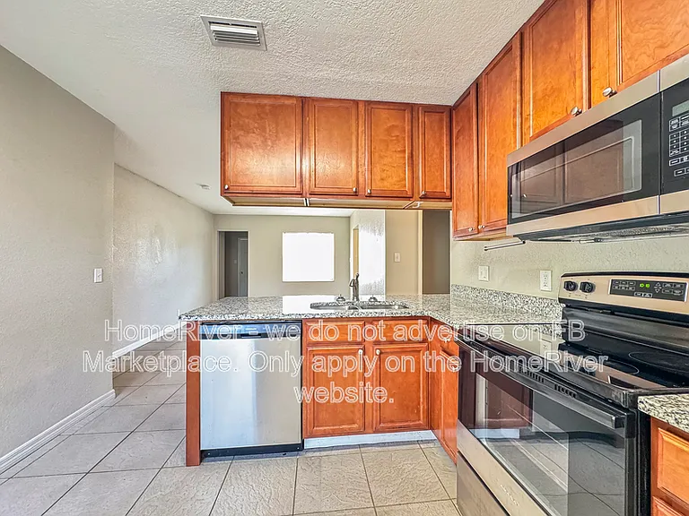 4407 Pompano Dr — Photo 10