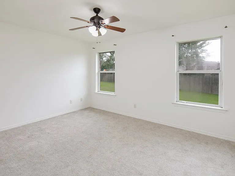1203 Beacon Ct — Photo 17