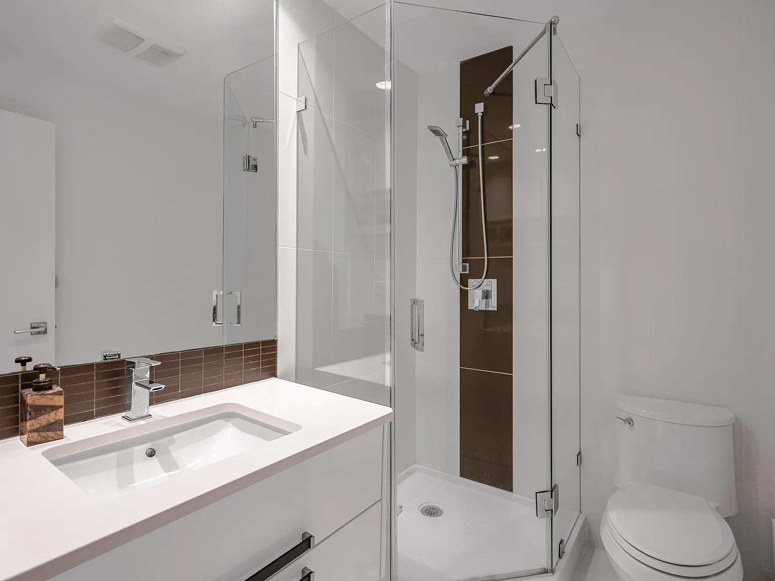 2 bed, 850 sqft, $2,500 — Photo 3