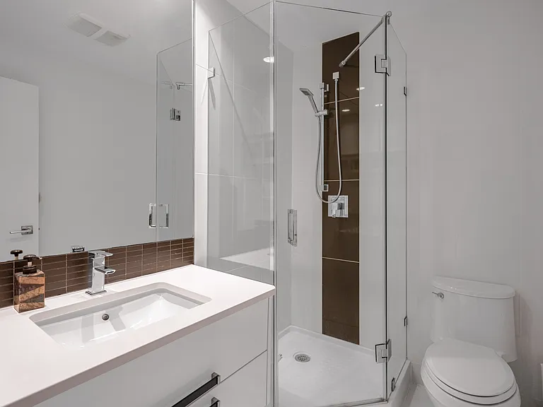 851 Whitchurch St — Photo 3