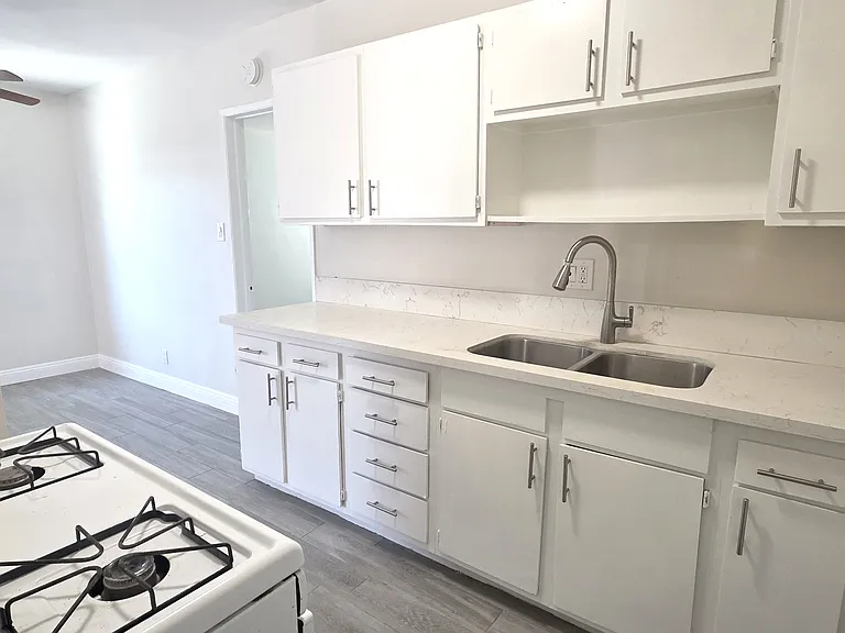 1013 S Tamarack Dr #3 — Photo 4