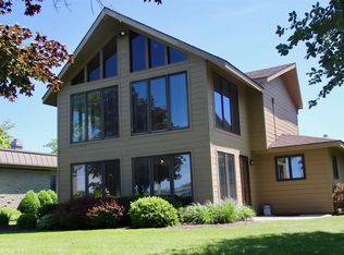 11823 N Strohs Dr, Syracuse, IN