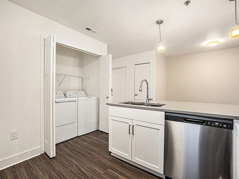 Eagle Ridge Apartment Homes — Photo 19
