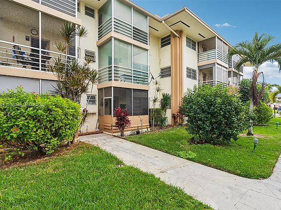 5th image of 17090 NE 14th Ave APT 205