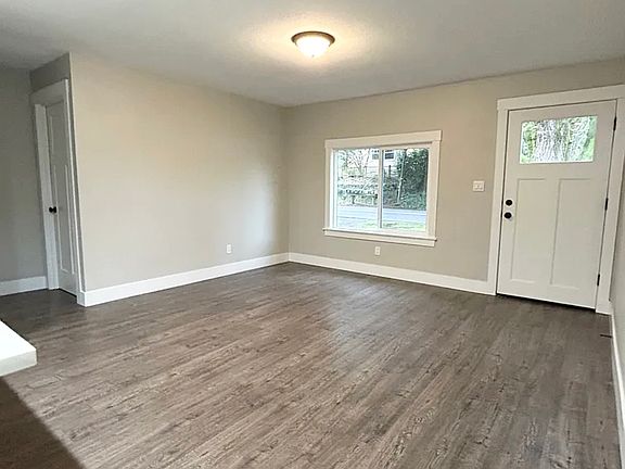 5th image of 3807 NE Everett St