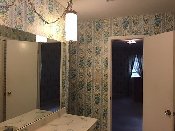 3rd image of 10 Forest Grove Pl