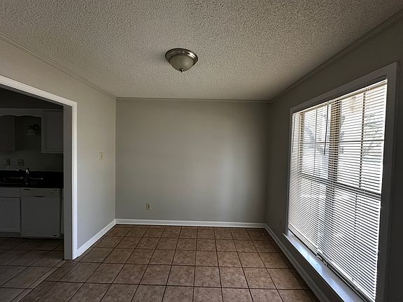 4th image of 5070 Barkshire Dr