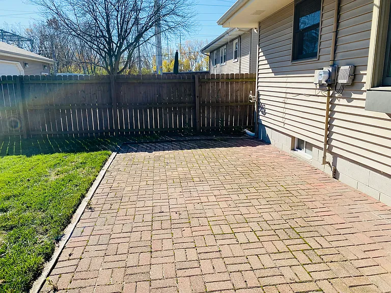 8837 Manor Ave — Photo 31