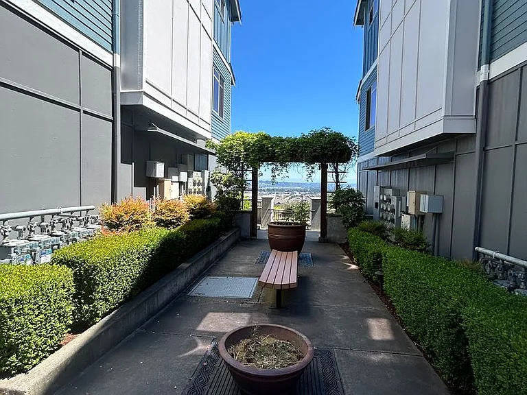 2106 Yakima Ct — Photo 1