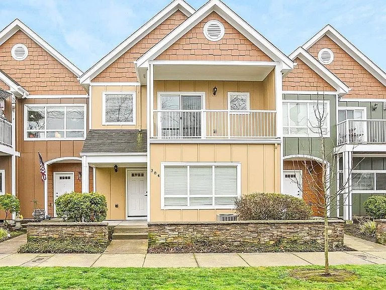 384 Market St NE — Photo 4