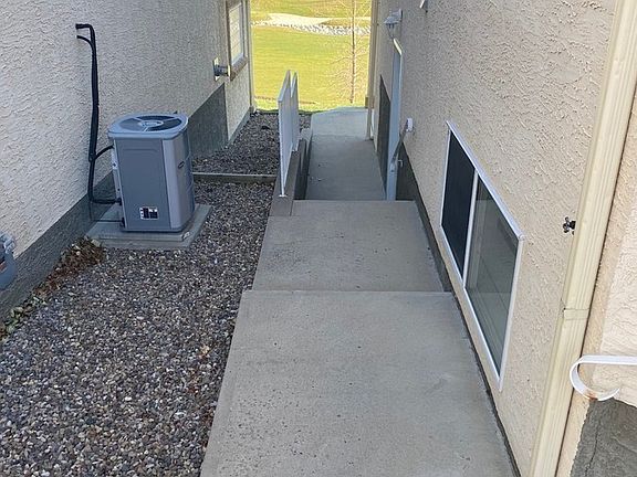 3rd image of 398 Canyon Blvd W #B