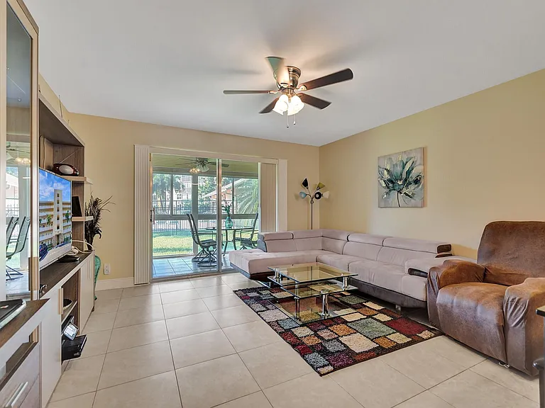 401 SE 3rd St #107 — Photo 30