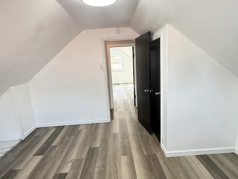 512 Macfarlane Dr — Photo 12