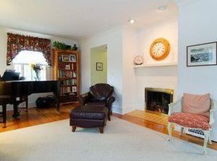 611 W Lincoln Ave, Wheaton, IL 60187