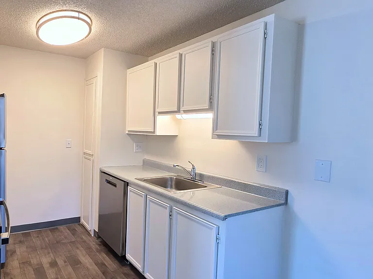 2600 Apartments — Photo 38