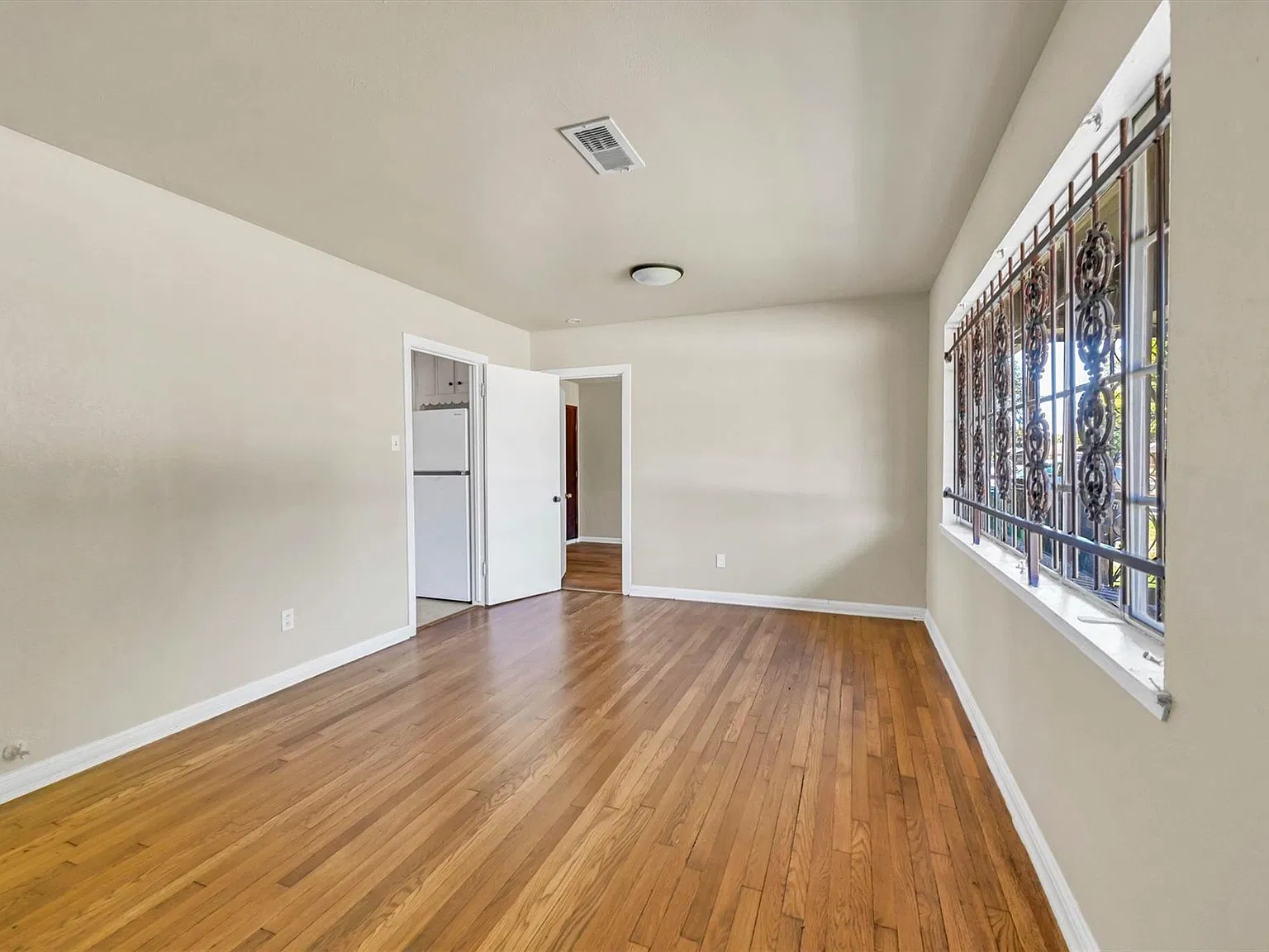 4 bed, 2.0 bath, 1550 sqft, $1,850 — Photo 4