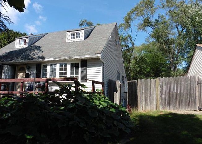 2nd image of 23 Hickory St