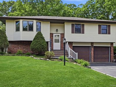 84 Henearly Drive, Miller Place, NY, 11764