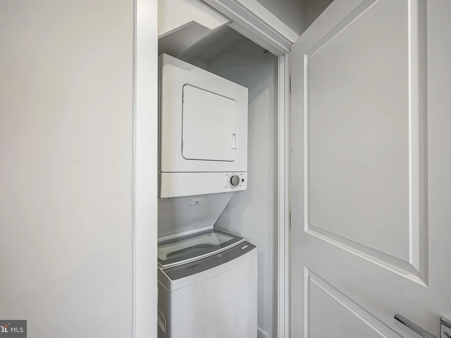 2 bed, 850 sqft, $1,775 — Photo 4