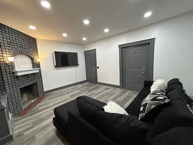142 Oak St — Photo 10
