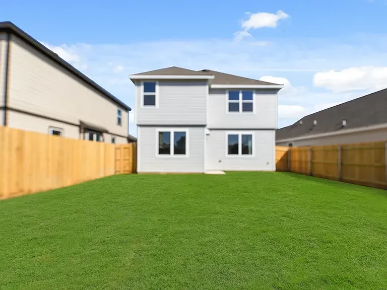 405 Sussex Dr — Photo 13