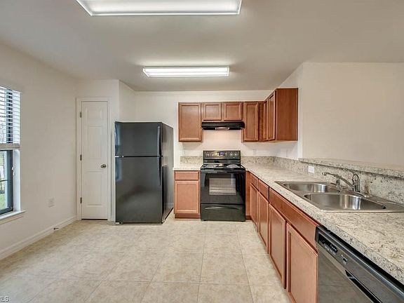 3rd image of 850 Sea Urchin Cir