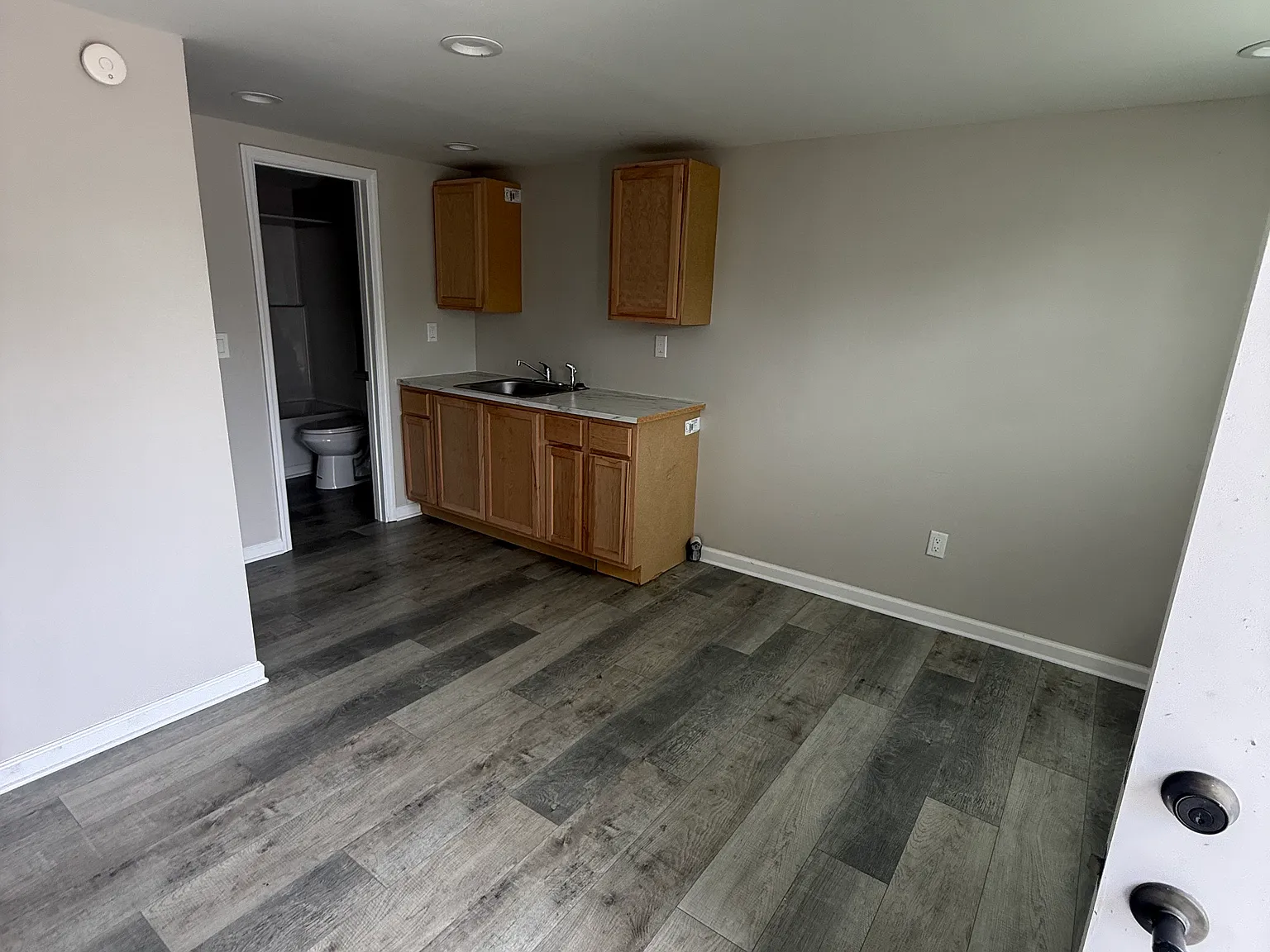 1 bed, $700 — Photo 3