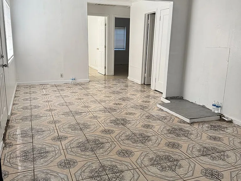 212 2nd St — Photo 3