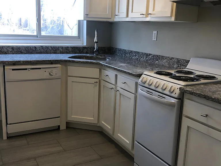 65 Selkirk Rd #3 — Photo 11