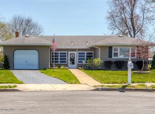 18 Taj Mahal Ct, Toms River, NJ 08757