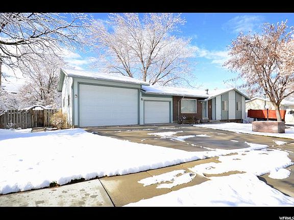 2nd image of 823 Edgehill Dr