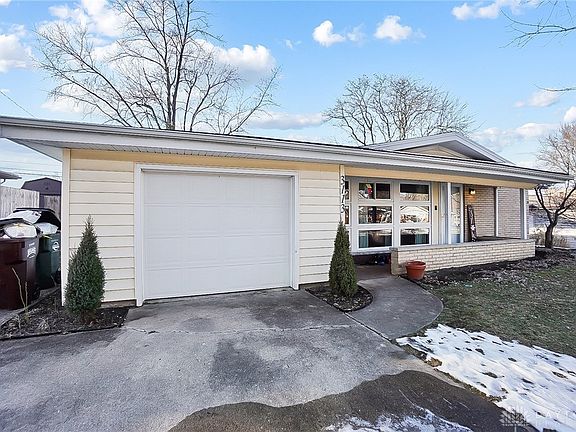 3rd image of 3113 Carrier Ave