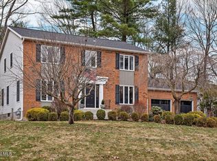 1124 Glenmeadow Court, Niskayuna, NY 12309