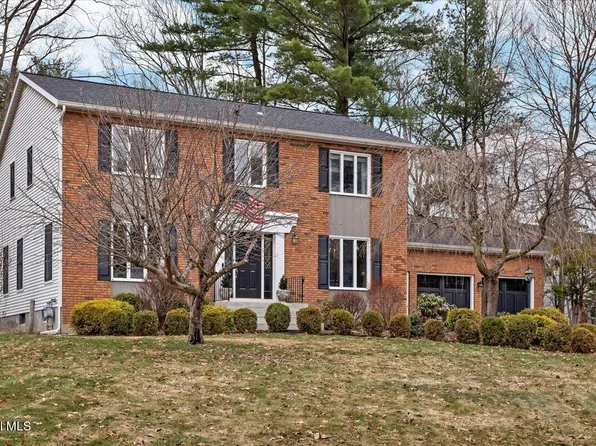 1124 Glenmeadow Court, Niskayuna, NY 12309