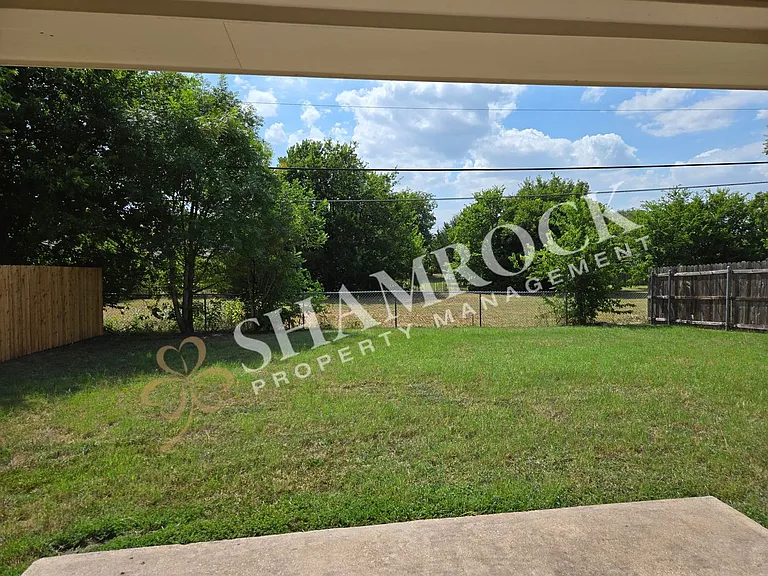 1024 Parkview Cir — Photo 17