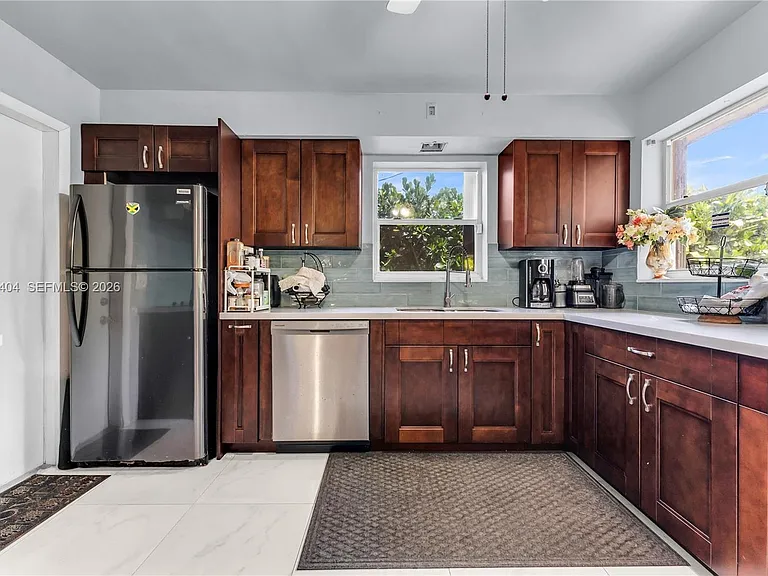 1019 S 29th Ave — Photo 13