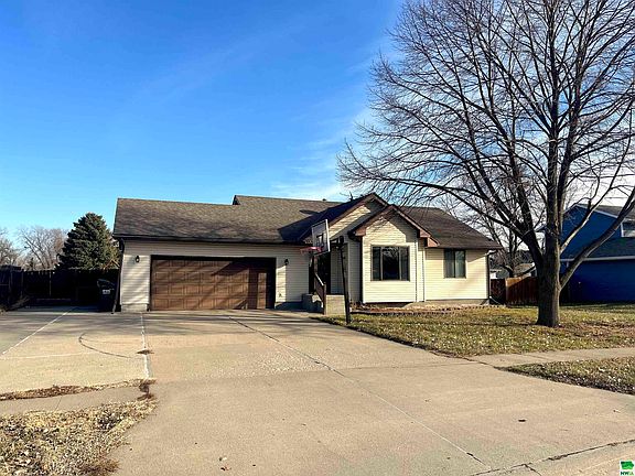4th image of 604 Lakeshore Dr