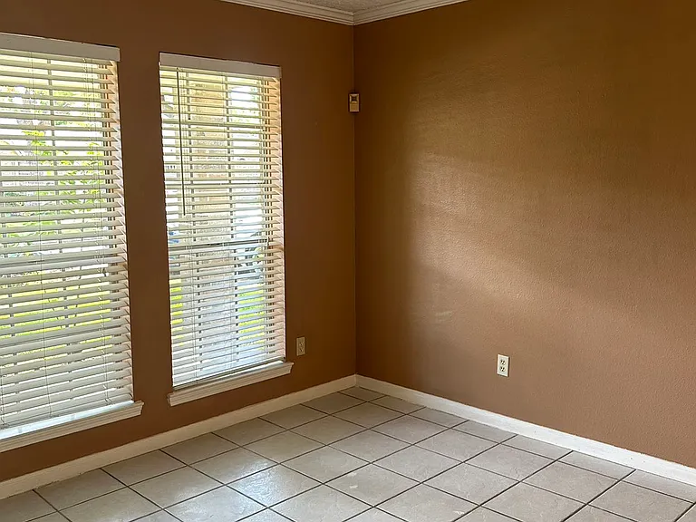 13818 Dentwood Dr — Photo 13