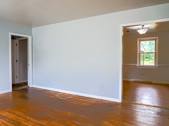 3rd image of 7235 Woodberry Dr