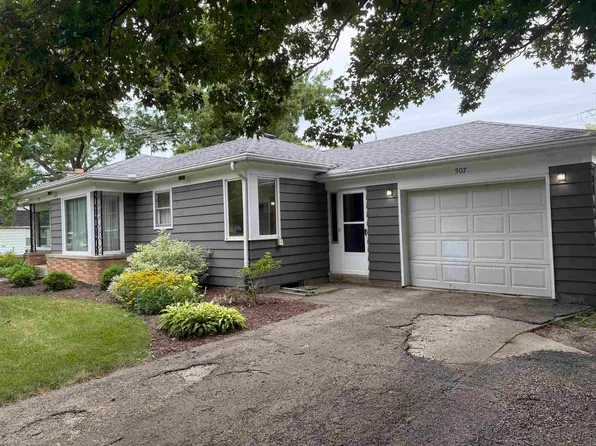 307 N Walnut Ave, Forreston, IL 61030