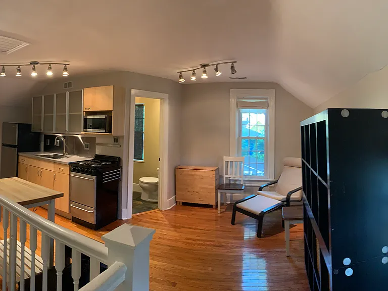 310 E Summit St — Photo 5