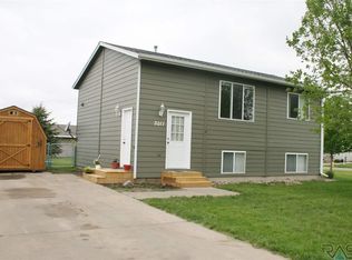 3011 N Presentation Ct, Sioux Falls, SD 57104