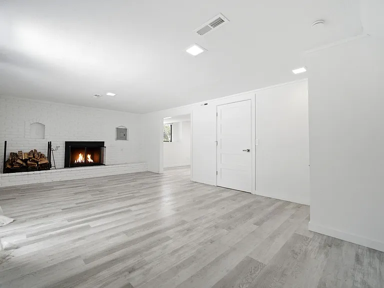 5864 Oval — Photo 28