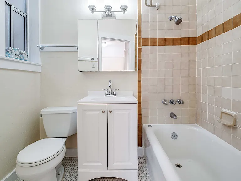 1586 Chestnut St — Photo 15
