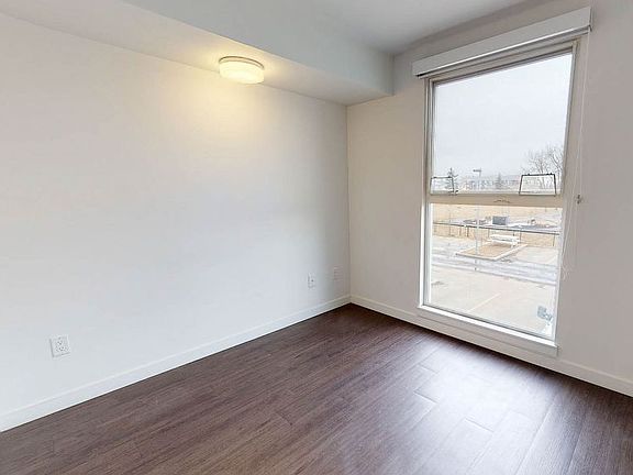 5th image of 9403 102nd Ave #401