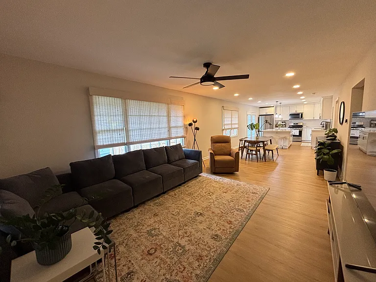 1443 Belmont Ave SE — Photo 2