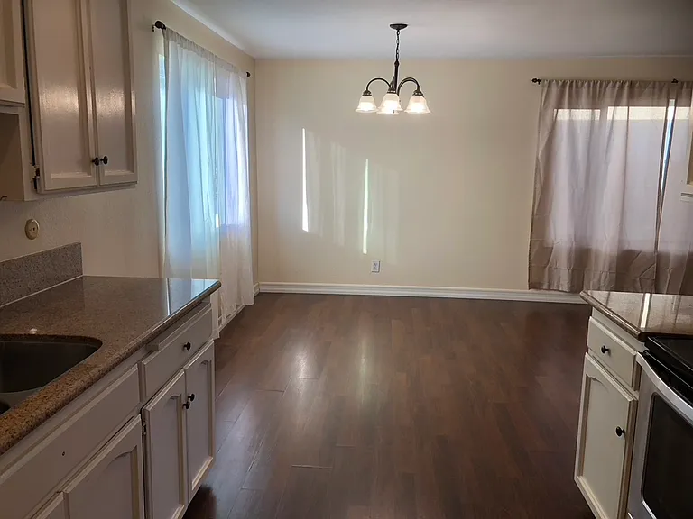 5828 Riley St — Photo 7