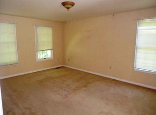 7671 Water Oak Point Rd, Pasadena, MD 21122